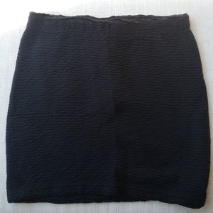 Black mini skirt with crepe details